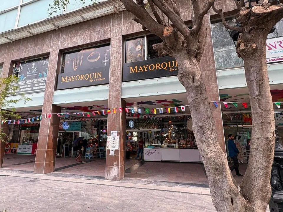 Foto 2 de SE TRASPASA  CAFETERIA / TIENDA SOUVENIRS  JOYERO DE GUADALAJARA. (CABAÑAS)