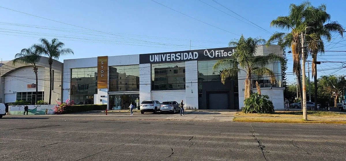 OFICINA EN RENTA SOBRE AV PLAN DE SAN LUIS
