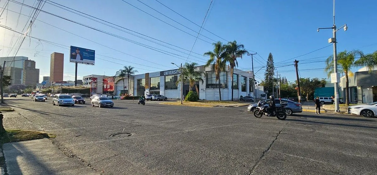 Foto 4 de OFICINA EN RENTA SOBRE AV PLAN DE SAN LUIS