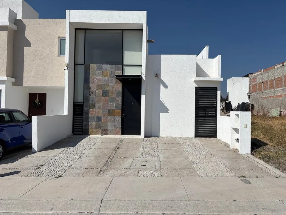VENTA CASA CD. MADERAS TARAY ROYAL CLUB DE UNA PLANTA CON CASA CLUB CON ALBERCA,