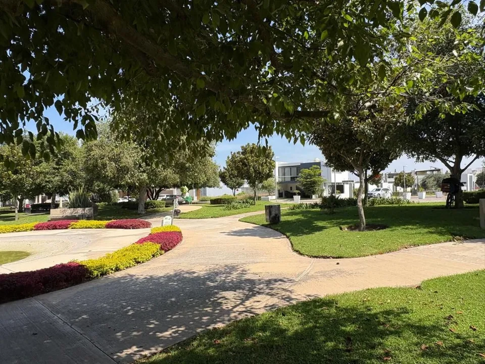 Foto 3 de Terreno en venta en VALLE IMPERIAL, dentro del coto IMPERIO ESPAÑOL