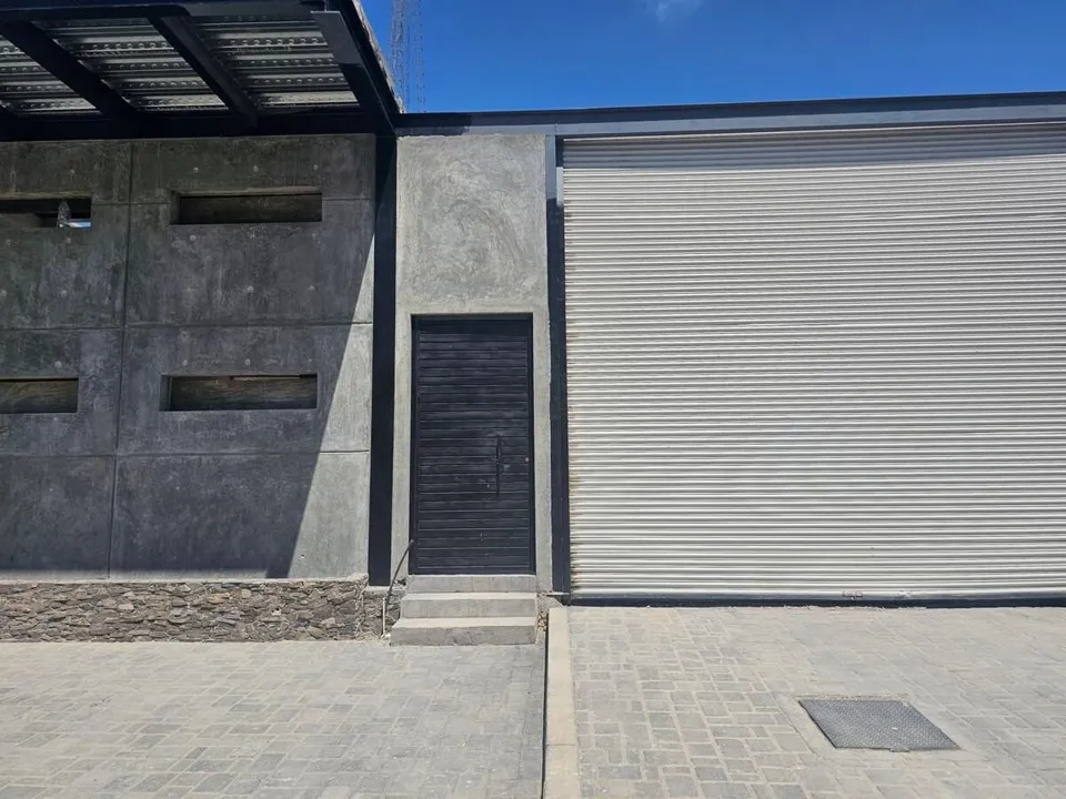 Bodega NUEVA en renta, a dos minutos de Camino Real a Colima