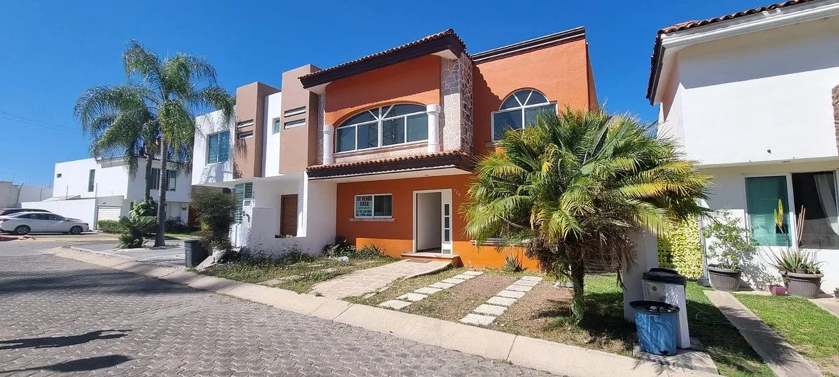 Foto 2 de Casa en Venta en Casa Fuerte - Coto El Vigia 126