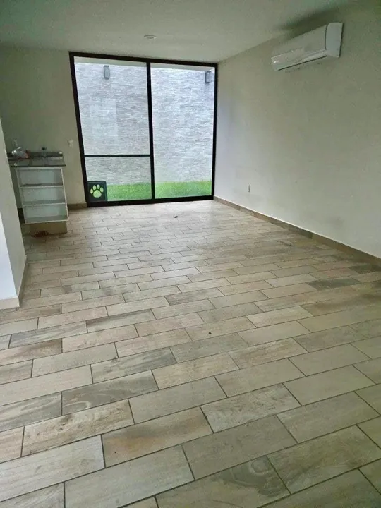 Foto 2 de Hermosa Casa de 3 niveles con Coto Villaterra