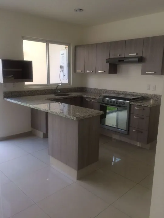 Foto 3 de CASA EN RENTA CONDOMINIO BRENES, ZAPOPAN