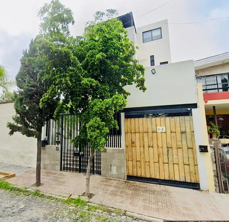 Moderno Edificio de OFICINAS en VENTA en Zapopan, con terraza y paneles