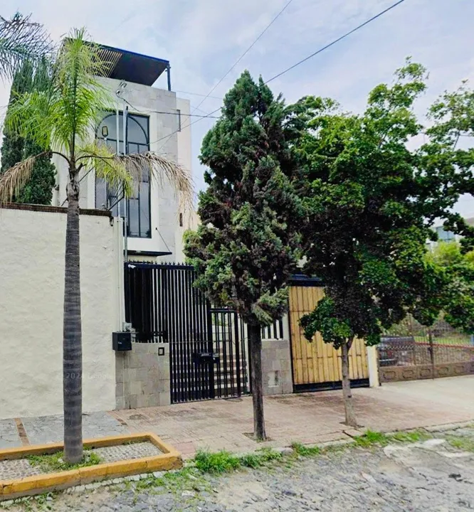 Foto 3 de Moderno Edificio de OFICINAS en VENTA en Zapopan, con terraza y paneles