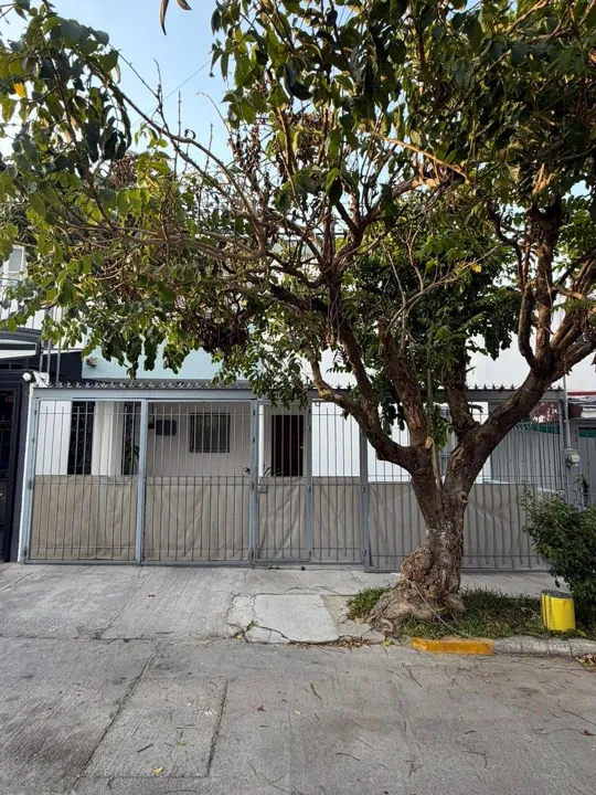Foto 2 de CASA EN VENTA EN LOMAS DE ATEMAJAC