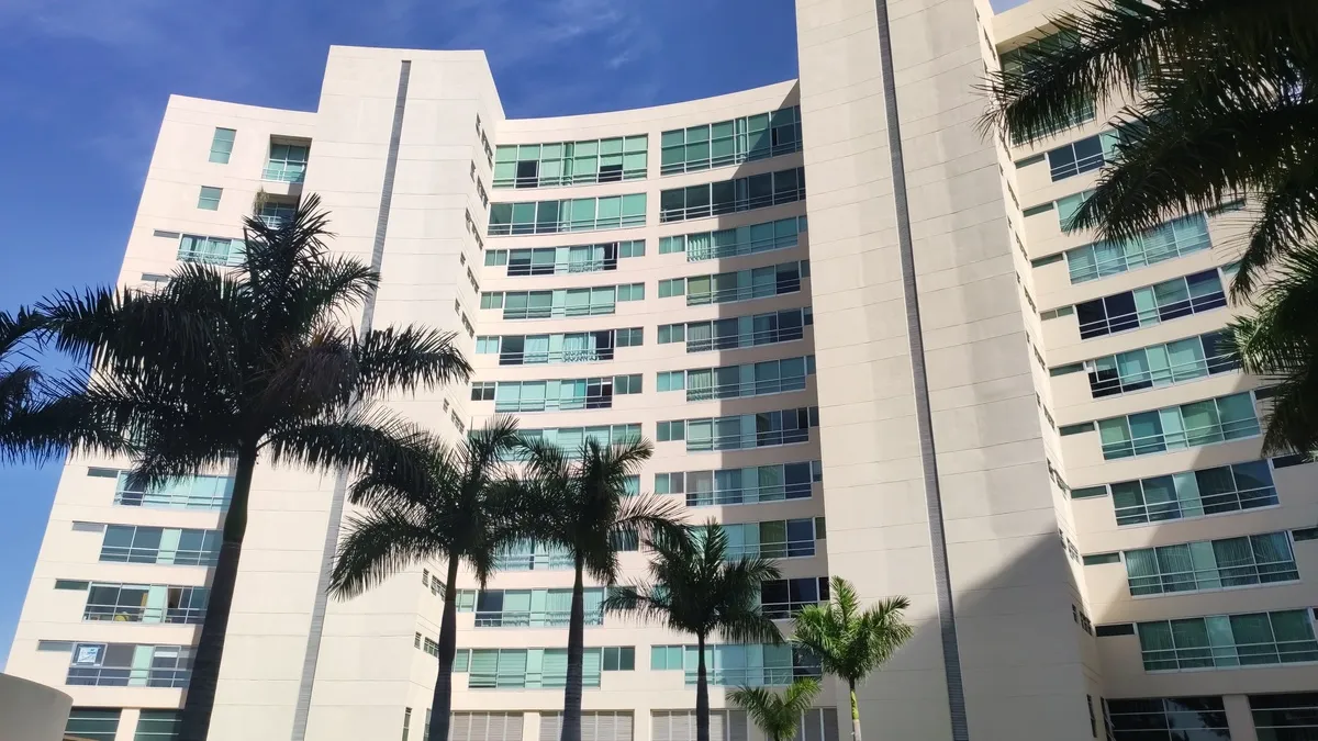 DEPARTAMENTO VENTA O RENTA TORRE DE HIERRO ANDARES