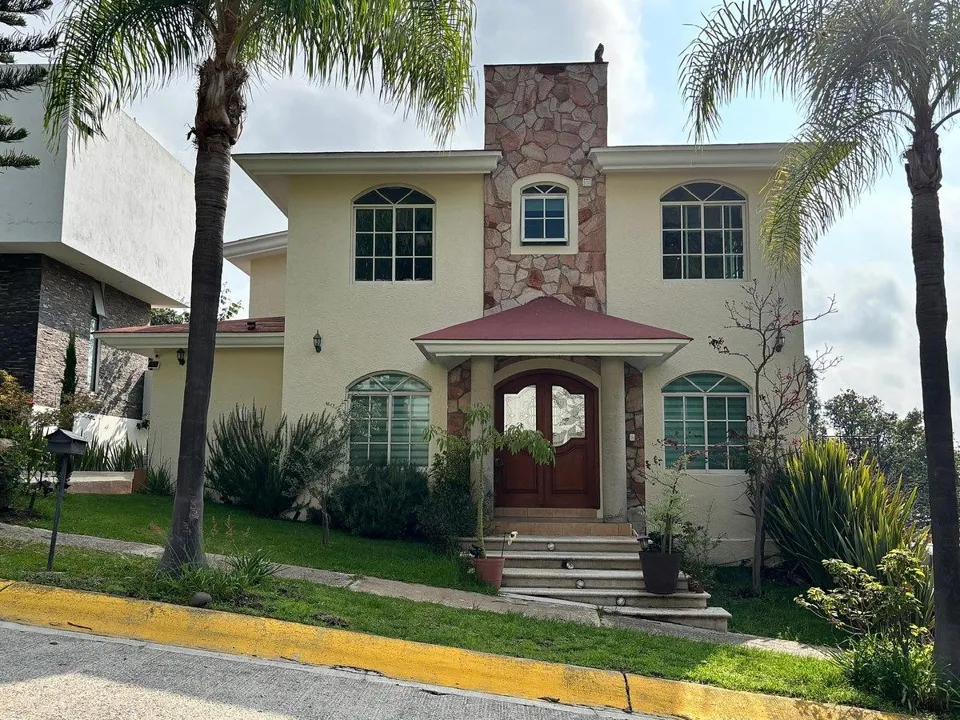 PRECIOSA CASA EN RENTA EL PALOMAR