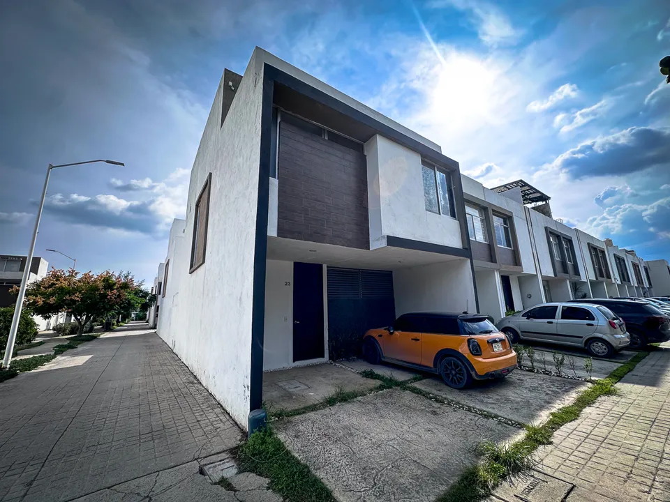 Casa en Venta en Santa Anita | 3 Recámaras y Roof Garden