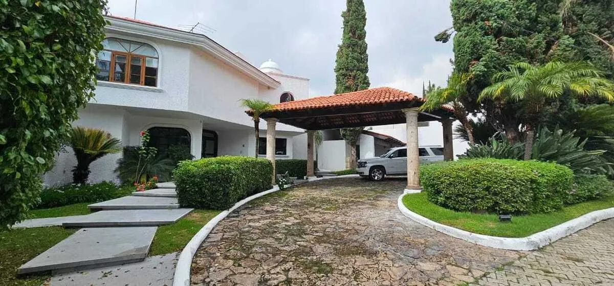 CASA EN VENTA EN BUGAMBILIAS DENTRO DE COTO