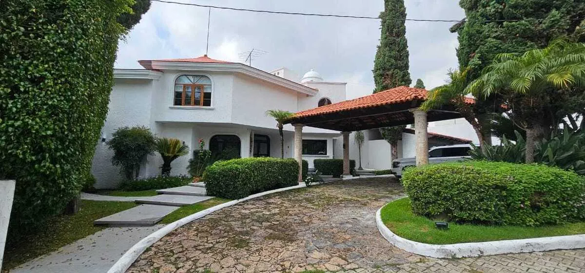 Foto 2 de CASA EN VENTA EN BUGAMBILIAS DENTRO DE COTO