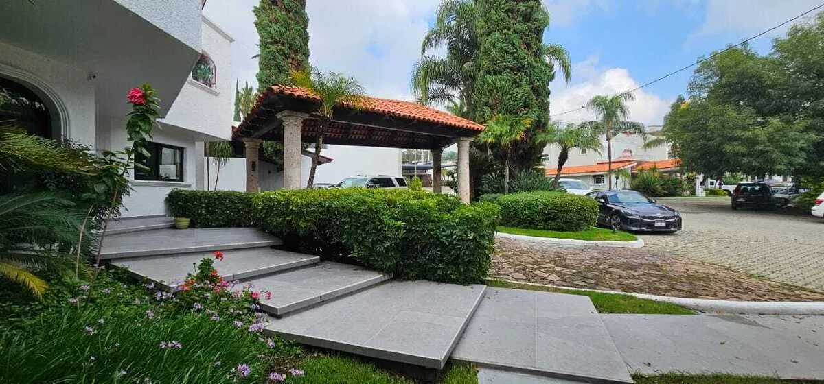 Foto 4 de CASA EN VENTA EN BUGAMBILIAS DENTRO DE COTO