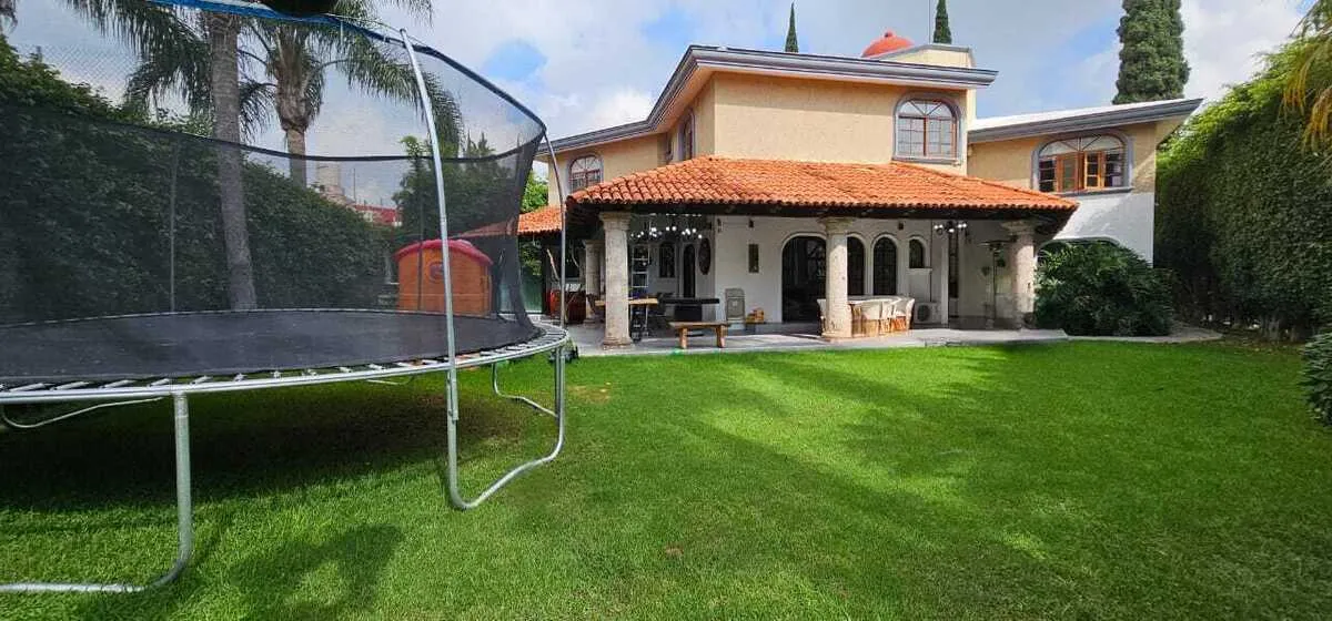 Foto 7 de CASA EN VENTA EN BUGAMBILIAS DENTRO DE COTO