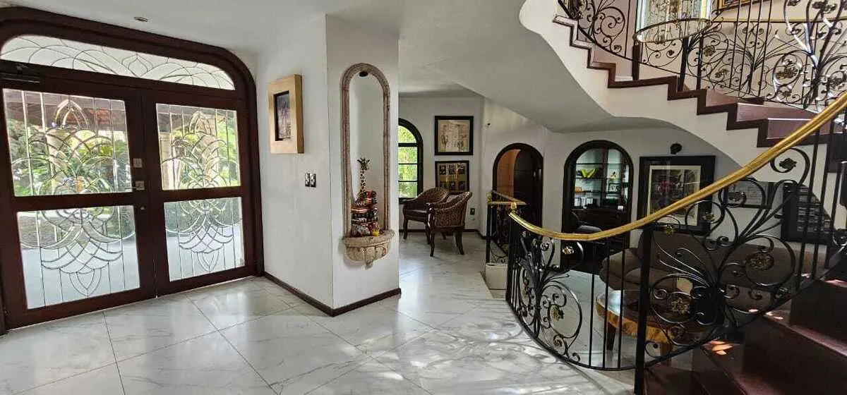 Foto 9 de CASA EN VENTA EN BUGAMBILIAS DENTRO DE COTO