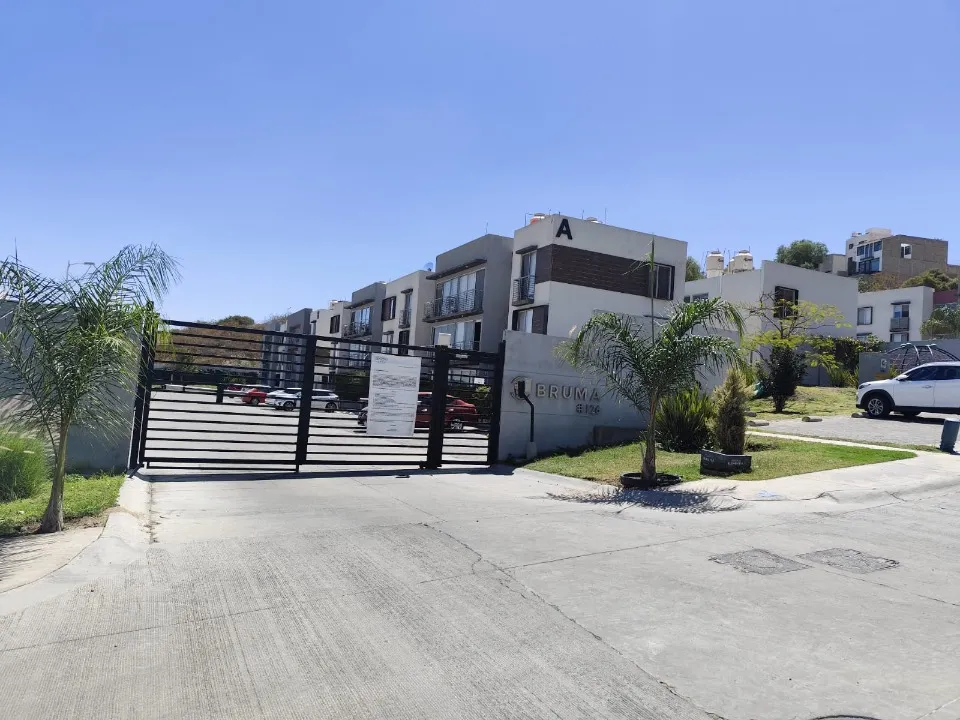 Departamento en venta en Avenida Elementia Camino a La Coladera , Cortijo de San Agustin, Tlajomulco