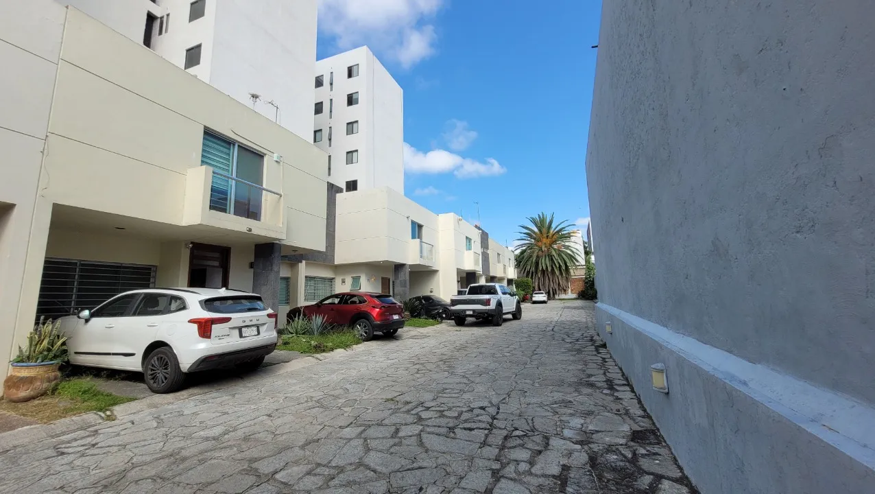 Casa en renta en Calzada Central, Granja, Zapopan