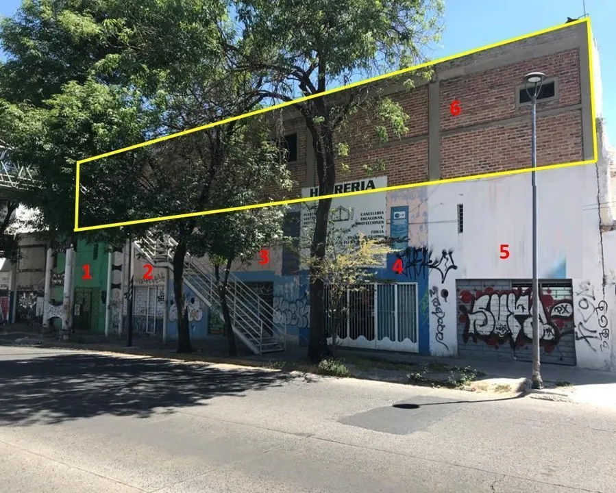 Terreno en venta con locales comerciales y salón de eventos en colonia Morelos, Guadalajara, Jalisco