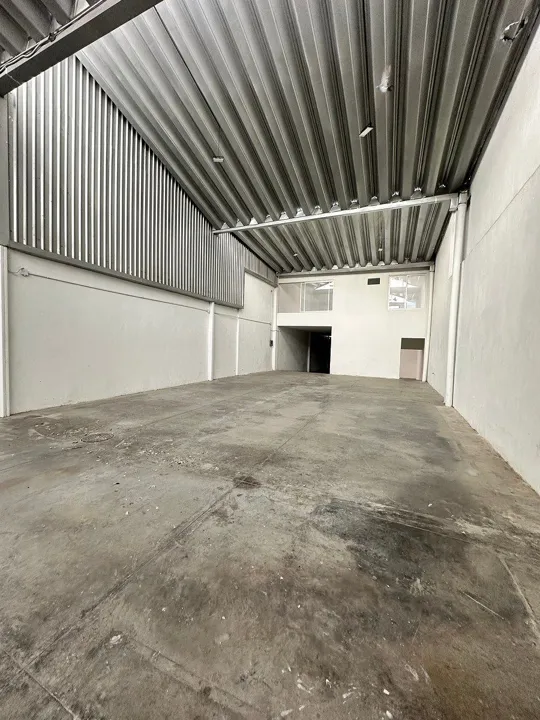 Foto 3 de Bodega Comercial Remodelada en Renta.  Colonia Santa Teresita. Guadalajara