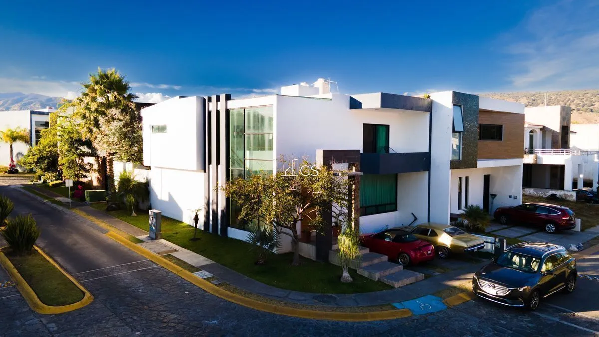 Foto 2 de Hermosa Residencia en Venta, Galerías Santa Anita, Sendero de las Moras