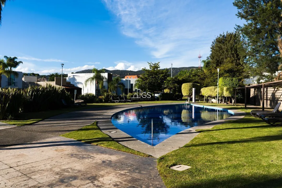 Foto 3 de Hermosa Residencia en Venta, Galerías Santa Anita, Sendero de las Moras