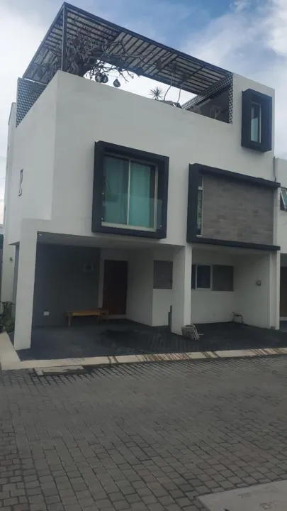 Foto 2 de Casa en Venta en Residencial del Valle, Colonia Atemajac del Valle