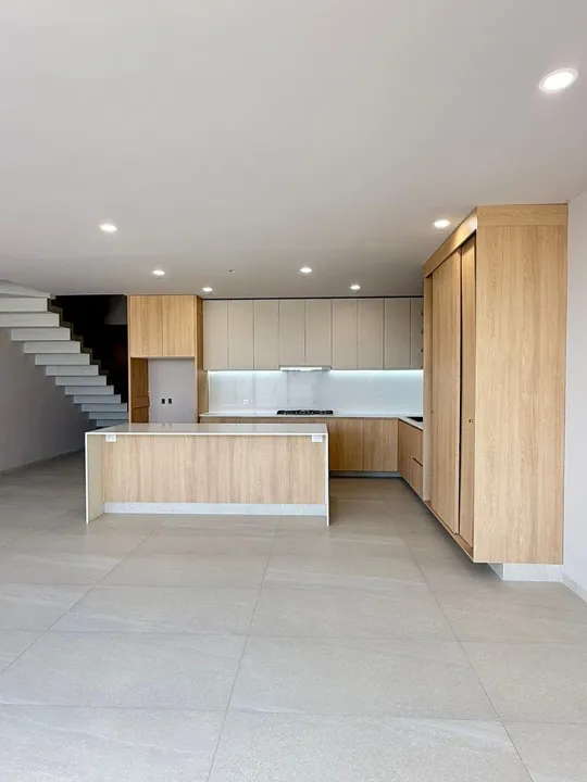 CASA NUEVA EN VENTA EN FRACCIONAMIENTO SENDEROS DE MONTE VERDE $5’790,000 PESOS.