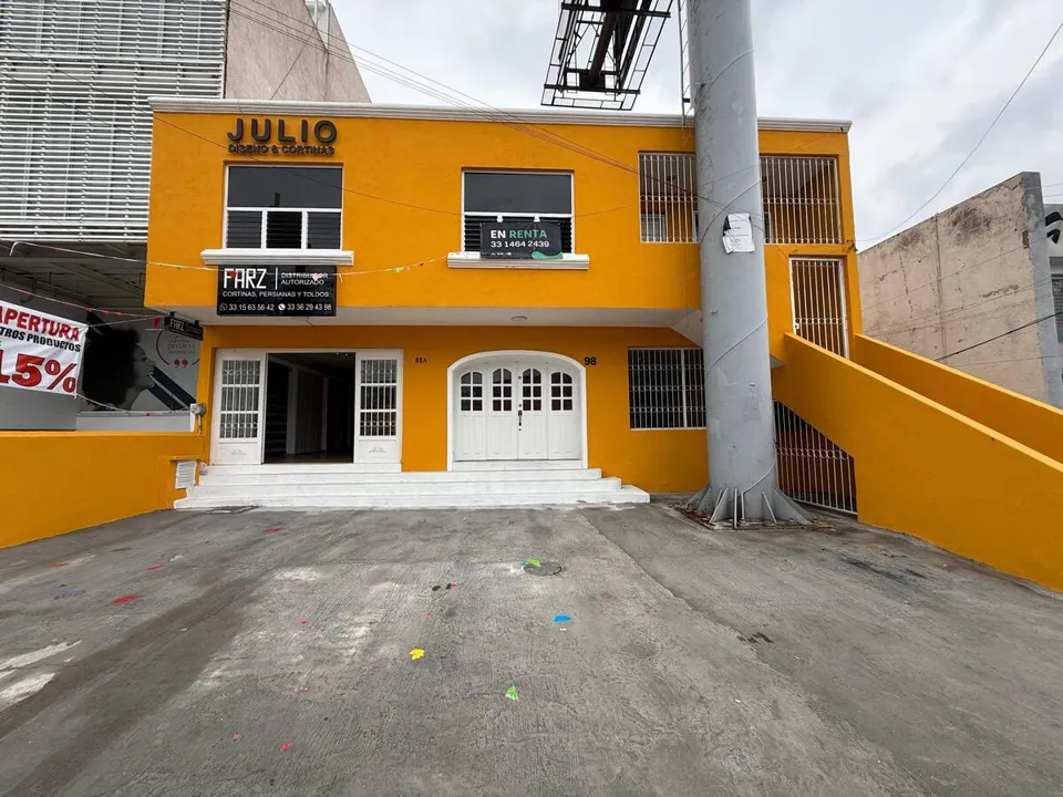 Foto 2 de Local Comercial sobre Av. Patria – Renta Ideal para Oficinas o Punto de Venta