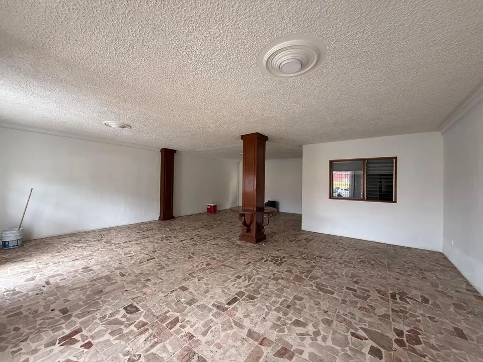 Foto 3 de Local Comercial sobre Av. Patria – Renta Ideal para Oficinas o Punto de Venta