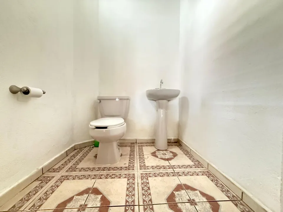 Foto 4 de Local Comercial sobre Av. Patria – Renta Ideal para Oficinas o Punto de Venta