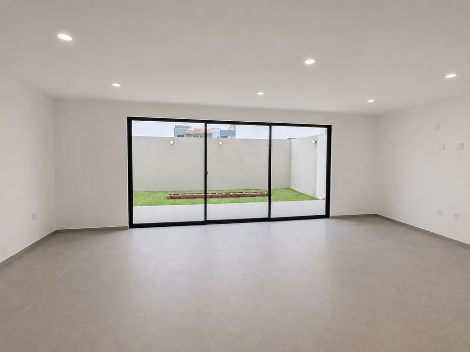 Foto 2 de Renta tu nuevo hogar a un costado de Plaza Punto Sur con 3 recámaras y jardín