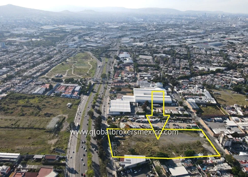 Terreno en Av. Lazaro Cardenas, Cerca de Expo Ganadera, El Alamo, Guadalajara