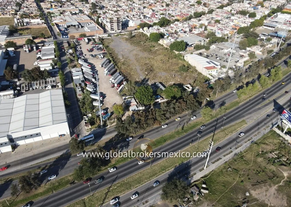 Foto 3 de Terreno en Av. Lazaro Cardenas, Cerca de Expo Ganadera, El Alamo, Guadalajara