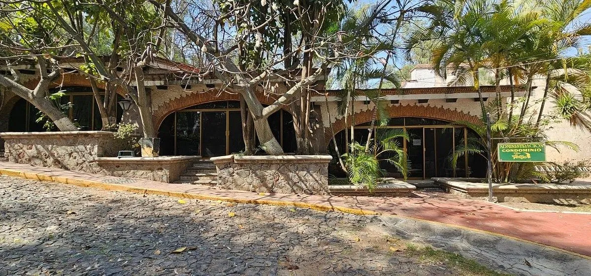 Foto 2 de DOS LOCALES COMERCIALES Y UN TERRENO EN VENTA EN RESIDENCIAL EL TAPATIO