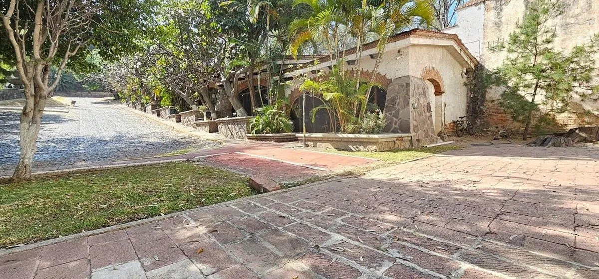 Foto 4 de DOS LOCALES COMERCIALES Y UN TERRENO EN VENTA EN RESIDENCIAL EL TAPATIO