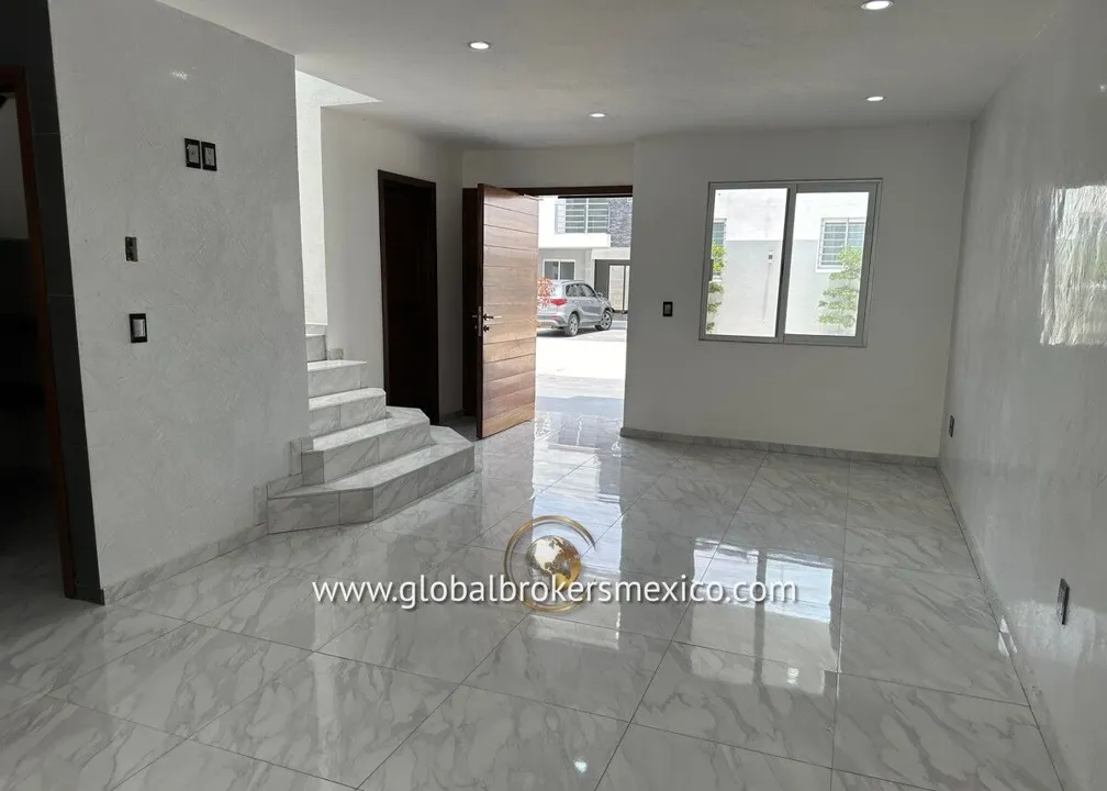 Foto 3 de Excelente Casa Nueva en Venta, Coto Privado en Lomas de la Soledad, Tlaquepaque