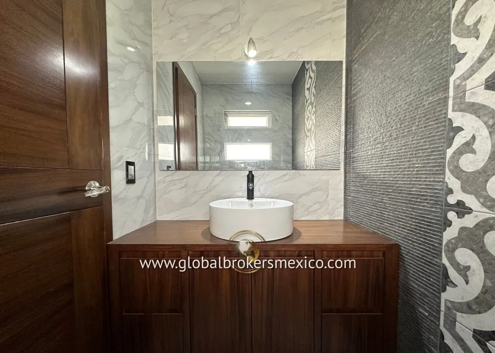 Foto 4 de Excelente Casa Nueva en Venta, Coto Privado en Lomas de la Soledad, Tlaquepaque