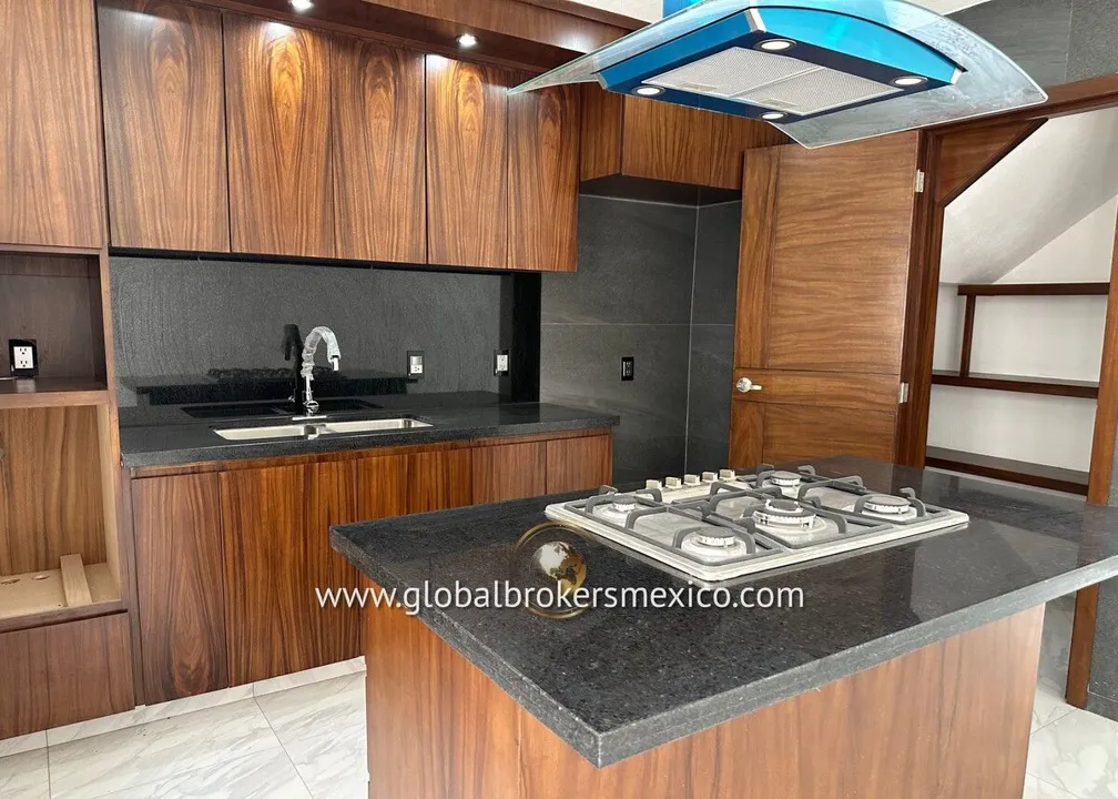 Foto 9 de Excelente Casa Nueva en Venta, Coto Privado en Lomas de la Soledad, Tlaquepaque