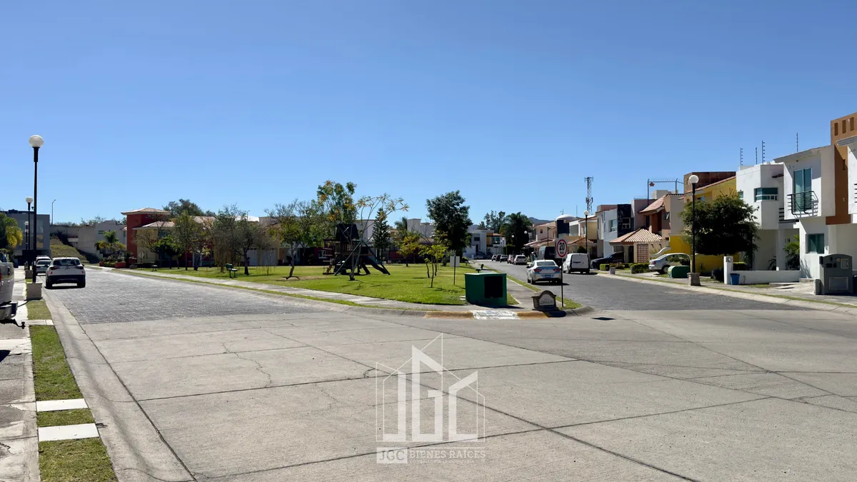 Foto 8 de CASA EN VENTA EN BOSQUES DE SANTA ANITA COTO 1
