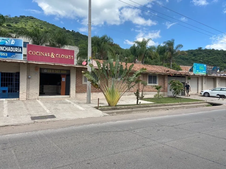 Foto 4 de LOCALES COMERCIALES EN VENTA, CON TERRENO Y BODEGA