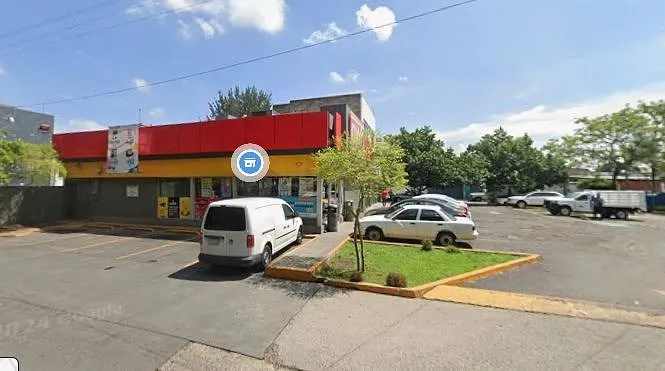 Foto 5 de Plaza comercial con 4 locales sobre Calz. Lázaro Cárdenas