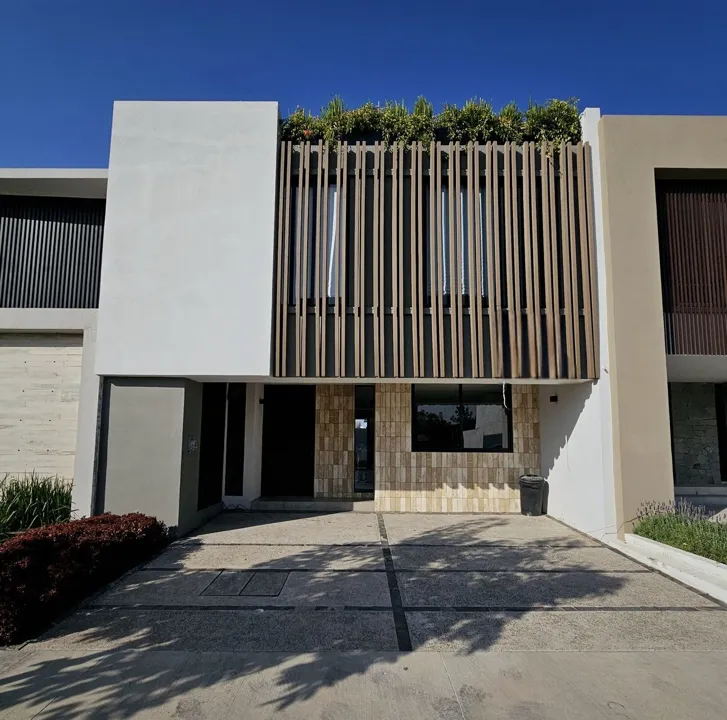 RESIDENCIA CON ACABADOS DE LUJO A SOLO 5 MNTS DEL TEC DE MONTERREY