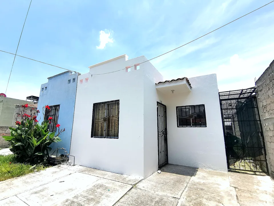 Foto 2 de Casa Remodelada en Venta en Hacienda Santa Fe