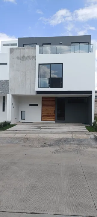 CASA CON ESTILO UNICO Y BUENOS ACABADOS