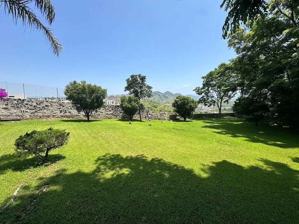 Foto 4 de Terreno en remate de $9,800,000 baja a $8,900,0000 en Colinas del Centinela