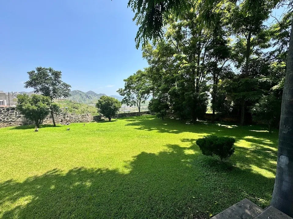 Foto 5 de Terreno en remate de $9,800,000 baja a $8,900,0000 en Colinas del Centinela