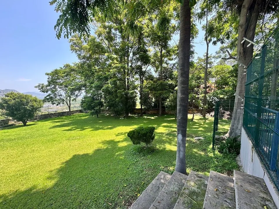 Foto 6 de Terreno en remate de $9,800,000 baja a $8,900,0000 en Colinas del Centinela