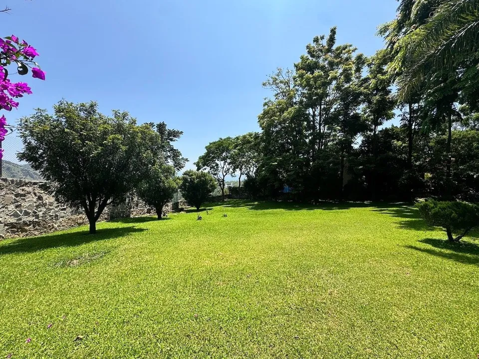 Foto 7 de Terreno en remate de $9,800,000 baja a $8,900,0000 en Colinas del Centinela