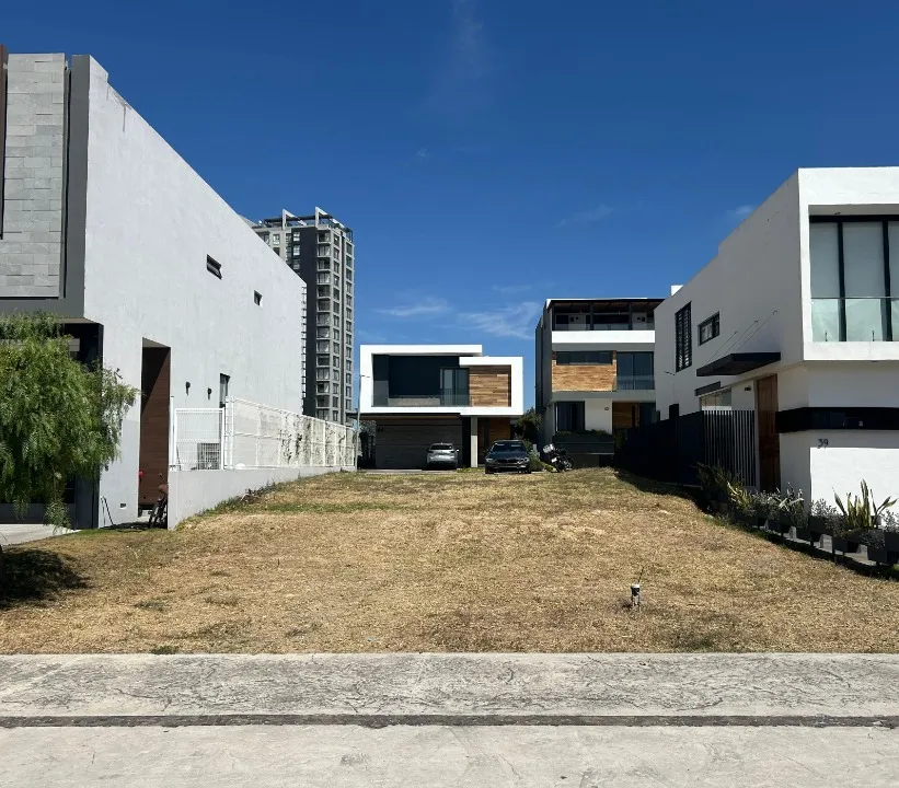 Foto 2 de Terreno en venta en Av. Parque Virreyes, Condominio Entre Lomas, Zapopan